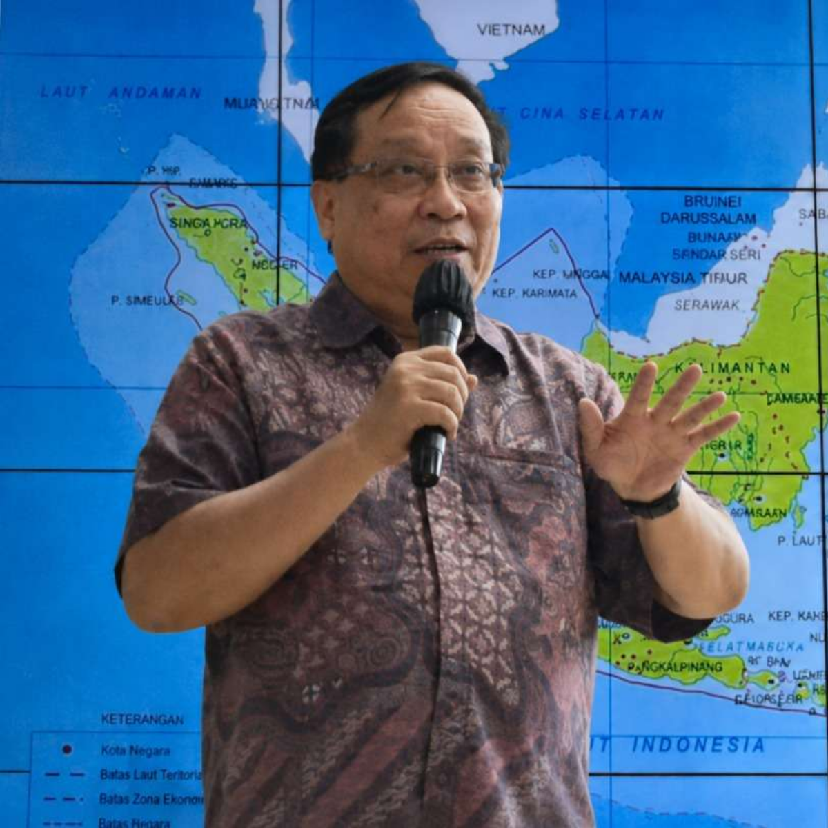 Indonesia as a Maritime Continent: Rethinking the Sea as a Unifying Space